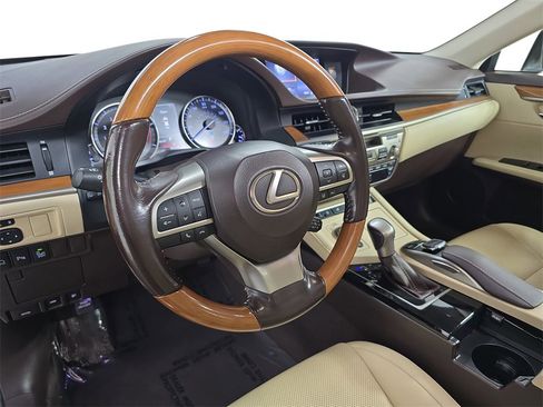 Used 2016 Lexus ES 300h image 4