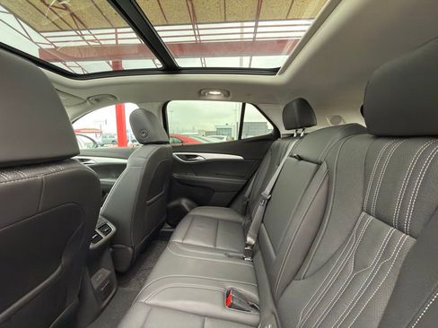 Used 2024 Buick Envision Avenir AWD/4WD image 28