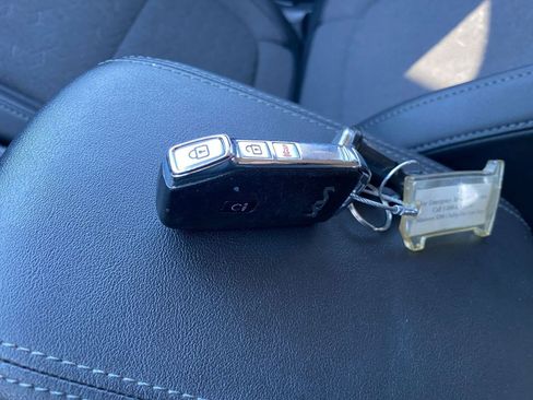 Used 2025 Kia Seltos S image 22