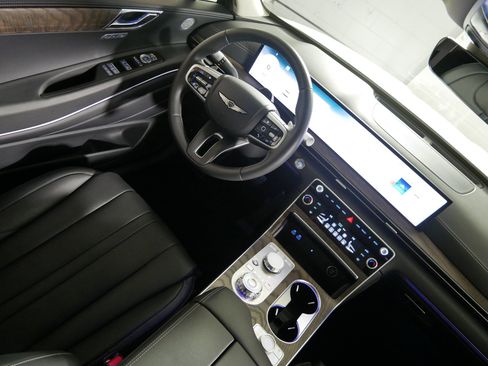 Used 2025 Genesis GV80 2.5T Select image 9