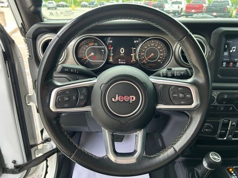 Used 2019 Jeep Wrangler Unlimited Sahara AWD/4WD image 16