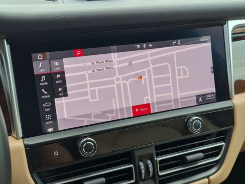 Certified 2023 Porsche Macan S AWD/4WD image 18