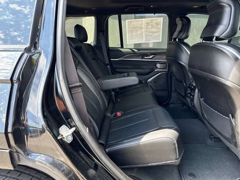 Used 2023 Jeep Grand Cherokee Overland w/ Adv Protech Group III AWD/4WD image 11