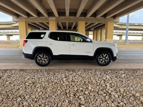 Used 2022 GMC Acadia SLE image 2