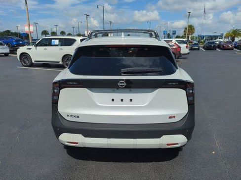 Certified 2025 Nissan Kicks SR FWD image 7