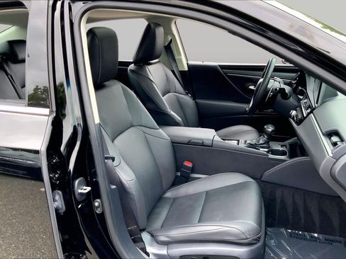 Certified 2024 Lexus ES 350 w/ Premium Package FWD image 9
