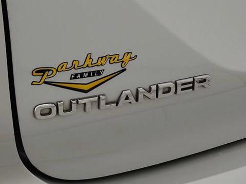 Used 2023 Mitsubishi Outlander ES FWD image 30
