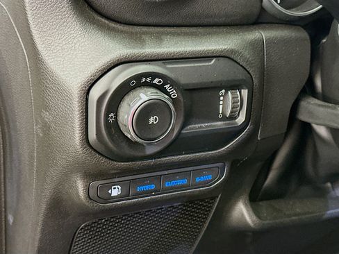 Used 2023 Jeep Wrangler Unlimited Sahara w/ Cold Weather Group AWD/4WD image 17