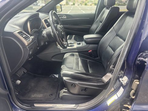 Used 2017 Jeep Grand Cherokee Limited w/ Luxury Group II AWD/4WD image 11