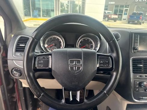 Used 2018 Dodge Grand Caravan SXT FWD image 25