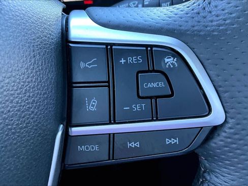 Used 2025 Toyota Sienna Platinum image 21