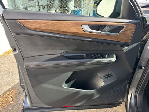 Used 2025 Volkswagen Atlas SE image 20