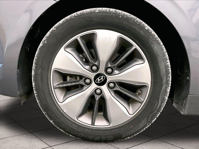 Used 2019 Hyundai Ioniq Plug-In Hybrid FWD image 8
