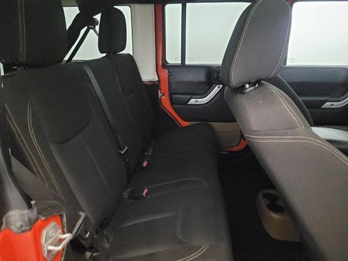 Used 2015 Jeep Wrangler Unlimited Sahara AWD/4WD image 19