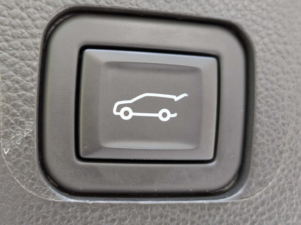 Used 2023 Chevrolet Traverse LT FWD image 18