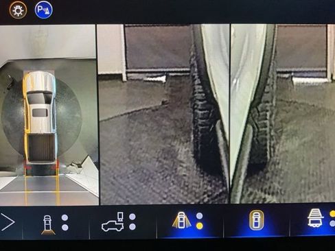 New 2026 Chevrolet Colorado ZR2 w/ Technology Package AWD/4WD image 17