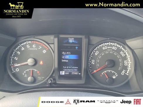 Used 2022 Toyota Tacoma SR w/ SR Convenience Package RWD image 8