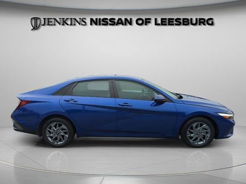 Used 2024 Hyundai Elantra SEL image 3