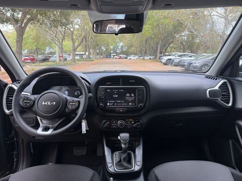 Used 2025 Kia Soul LX w/ LX Technology Package image 28