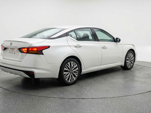 Used 2025 Nissan Altima 2.5 SV FWD image 9