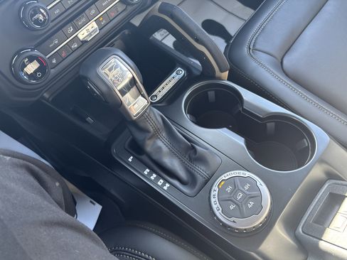 New 2025 Ford Bronco Badlands image 24