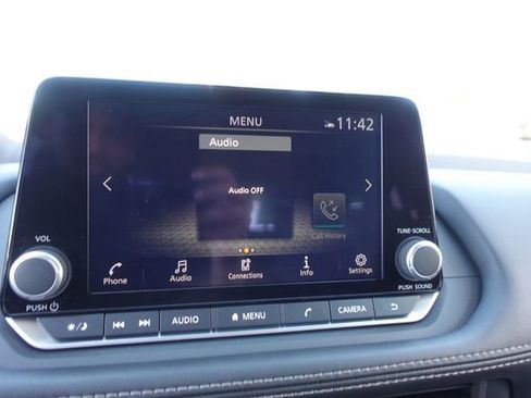 Used 2023 Nissan Rogue SV image 17