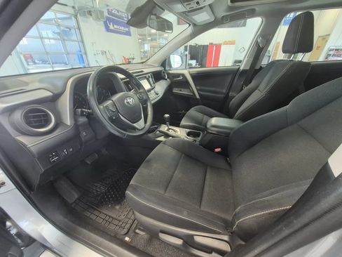 Used 2017 Toyota RAV4 XLE AWD/4WD image 9