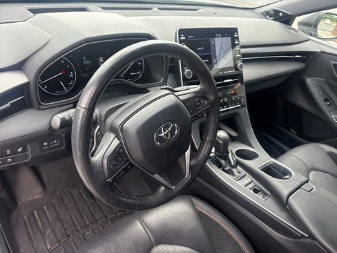 Used 2019 Toyota Avalon Touring FWD image 4