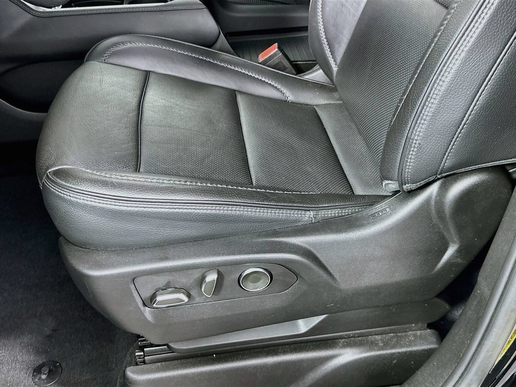 Used 2023 GMC Yukon XL Denali AWD/4WD image 20