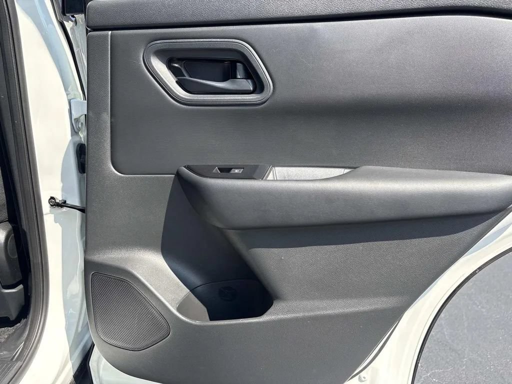 Used 2025 Nissan Rogue S FWD image 20
