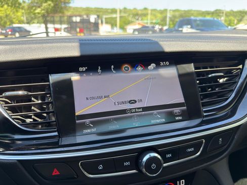 Used 2018 Buick Regal Essence w/ Driver Confidence Package #1 AWD/4WD image 18