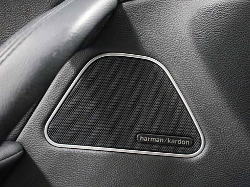 Used 2017 Maserati Levante S image 17