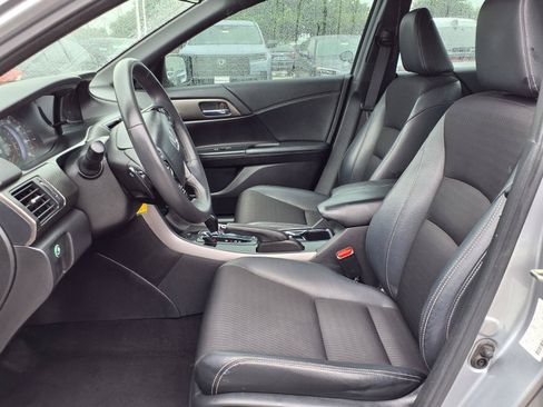Used 2017 Honda Accord Sport image 17