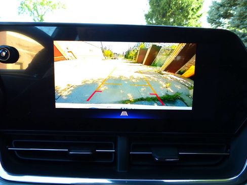 Used 2025 Chevrolet Trax LT image 29