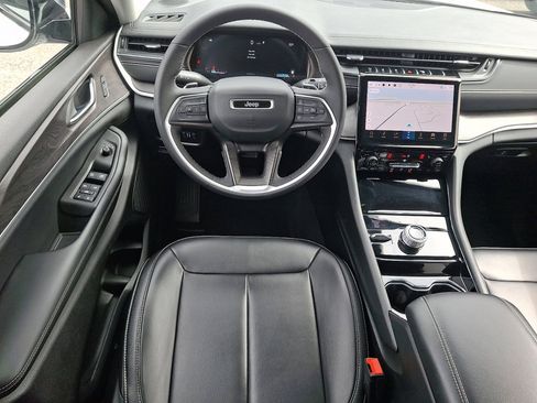 Used 2023 Jeep Grand Cherokee Limited AWD/4WD image 22