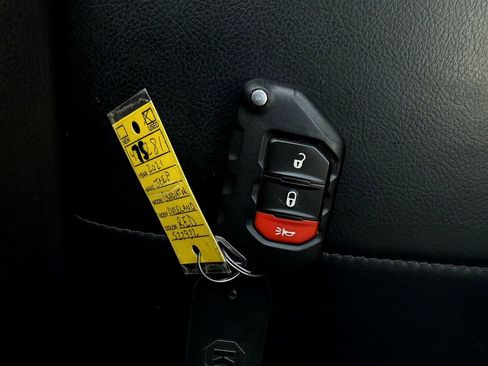 Used 2021 Jeep Gladiator Overland image 26