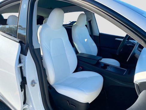 Used 2023 Tesla Model Y Long Range image 26