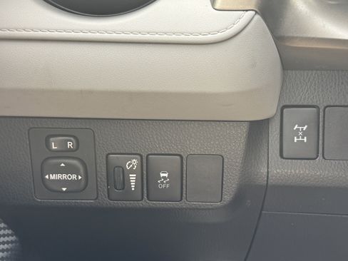 Used 2015 Toyota RAV4 LE AWD/4WD image 41