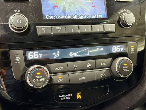 Used 2017 Nissan Rogue SV image 15