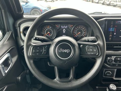 Used 2024 Jeep Gladiator Sport AWD/4WD image 18