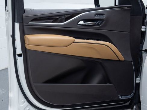 Used 2022 Cadillac Escalade Premium Luxury image 10