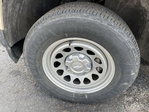 Used 2023 Chevrolet Colorado W/T image 2