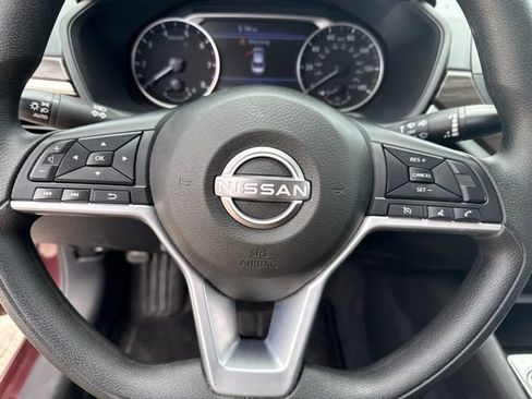 Used 2025 Nissan Altima 2.5 SV FWD image 19