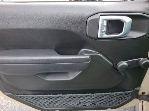 Used 2022 Jeep Wrangler Unlimited Sport image 12