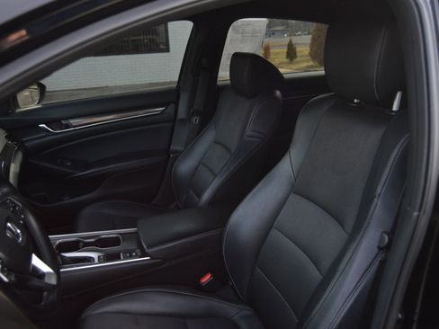 Used 2018 Honda Accord Sport image 8