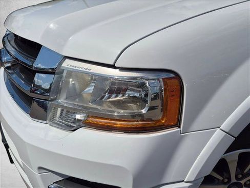 Used 2015 Ford Expedition XLT AWD/4WD image 9