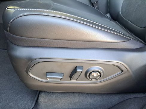 New 2025 Jeep Grand Cherokee Altitude image 12