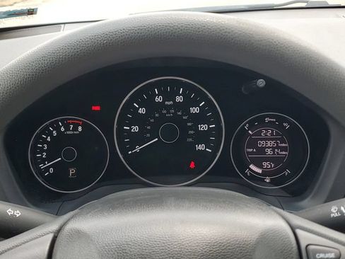Used 2017 Honda HR-V LX image 25