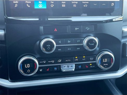 Used 2023 Ford Expedition Max XLT image 16