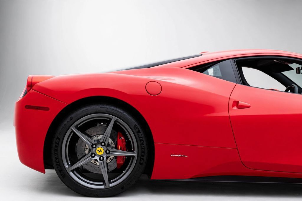 Used 2015 Ferrari 458 Italia Coupe RWD image 18
